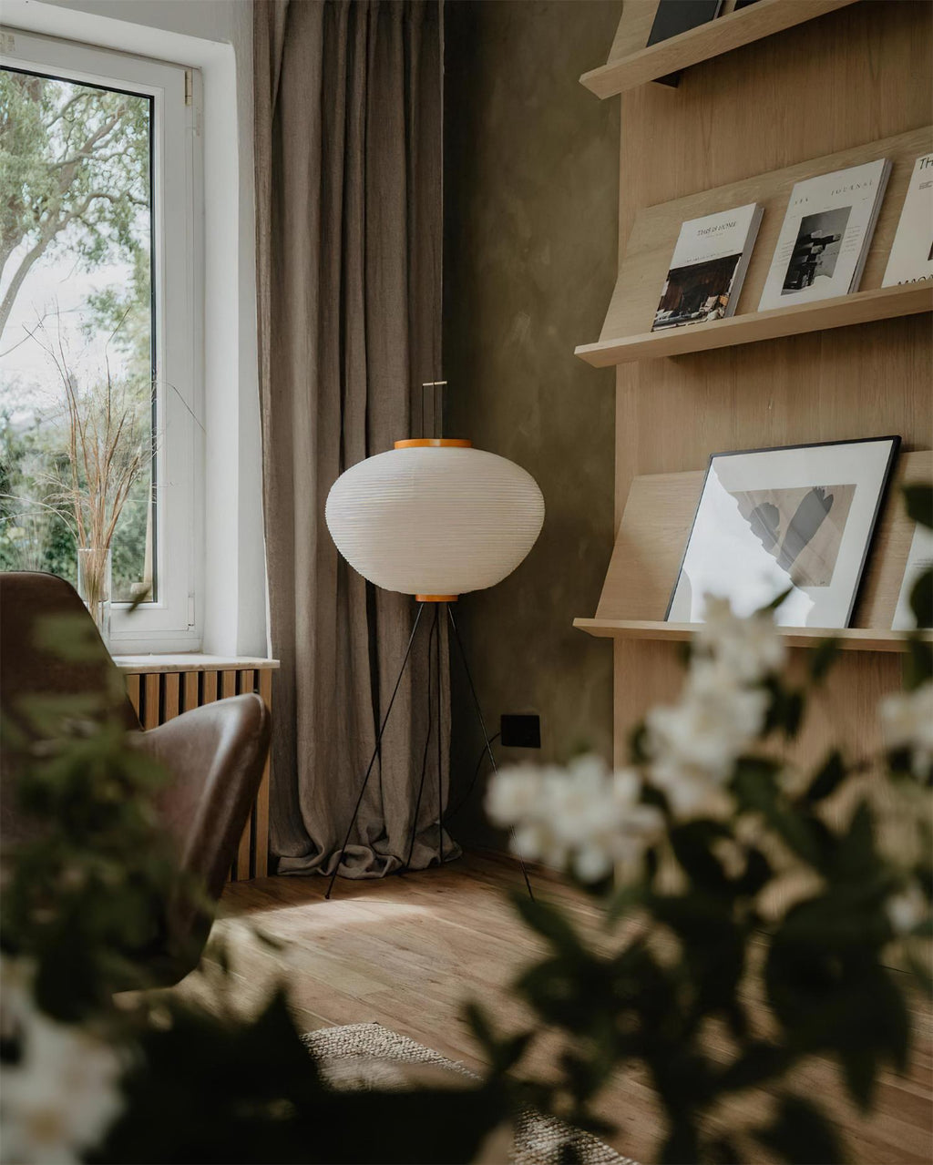 Akari 10A Floor Lamp