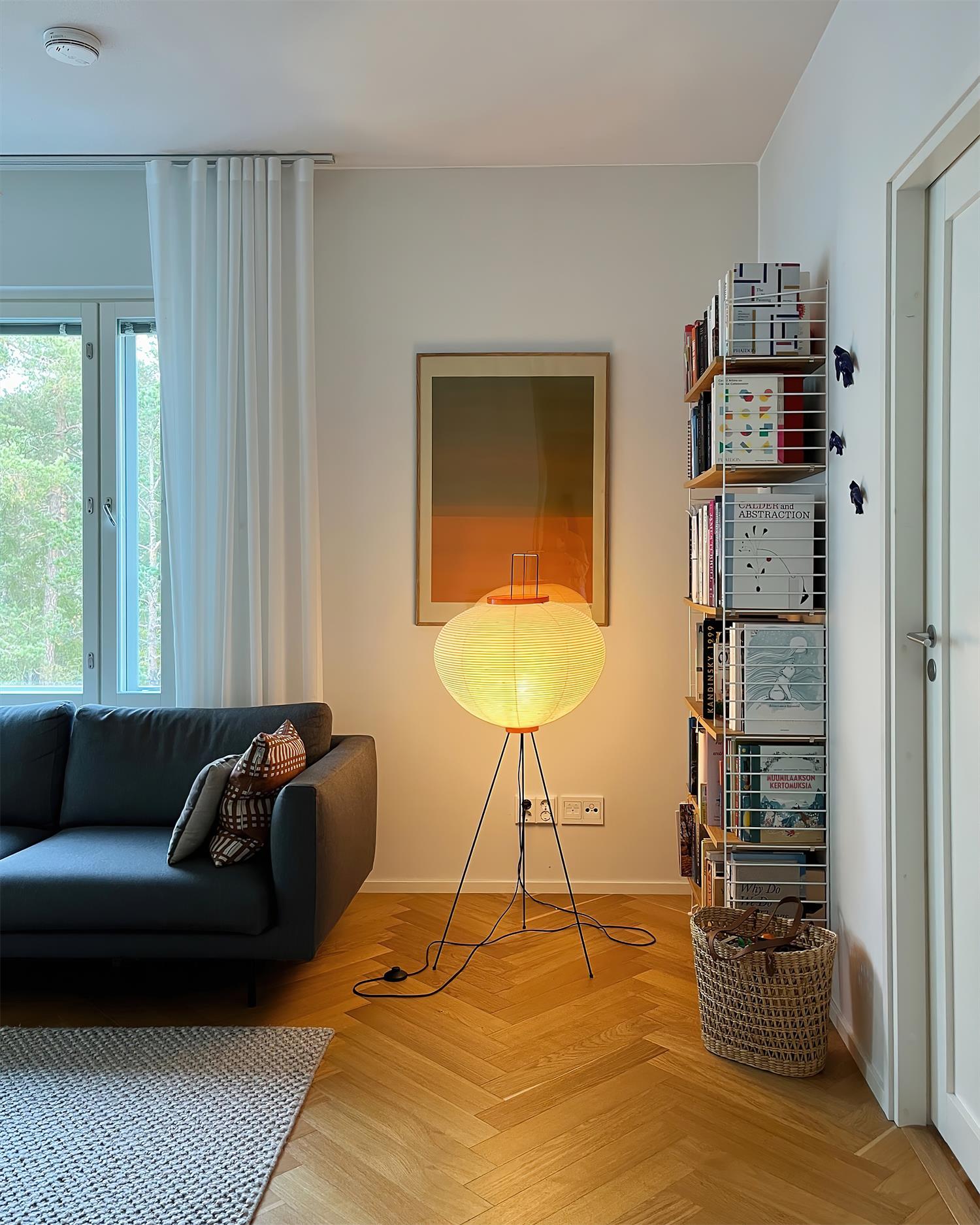 Akari 10A Floor Lamp