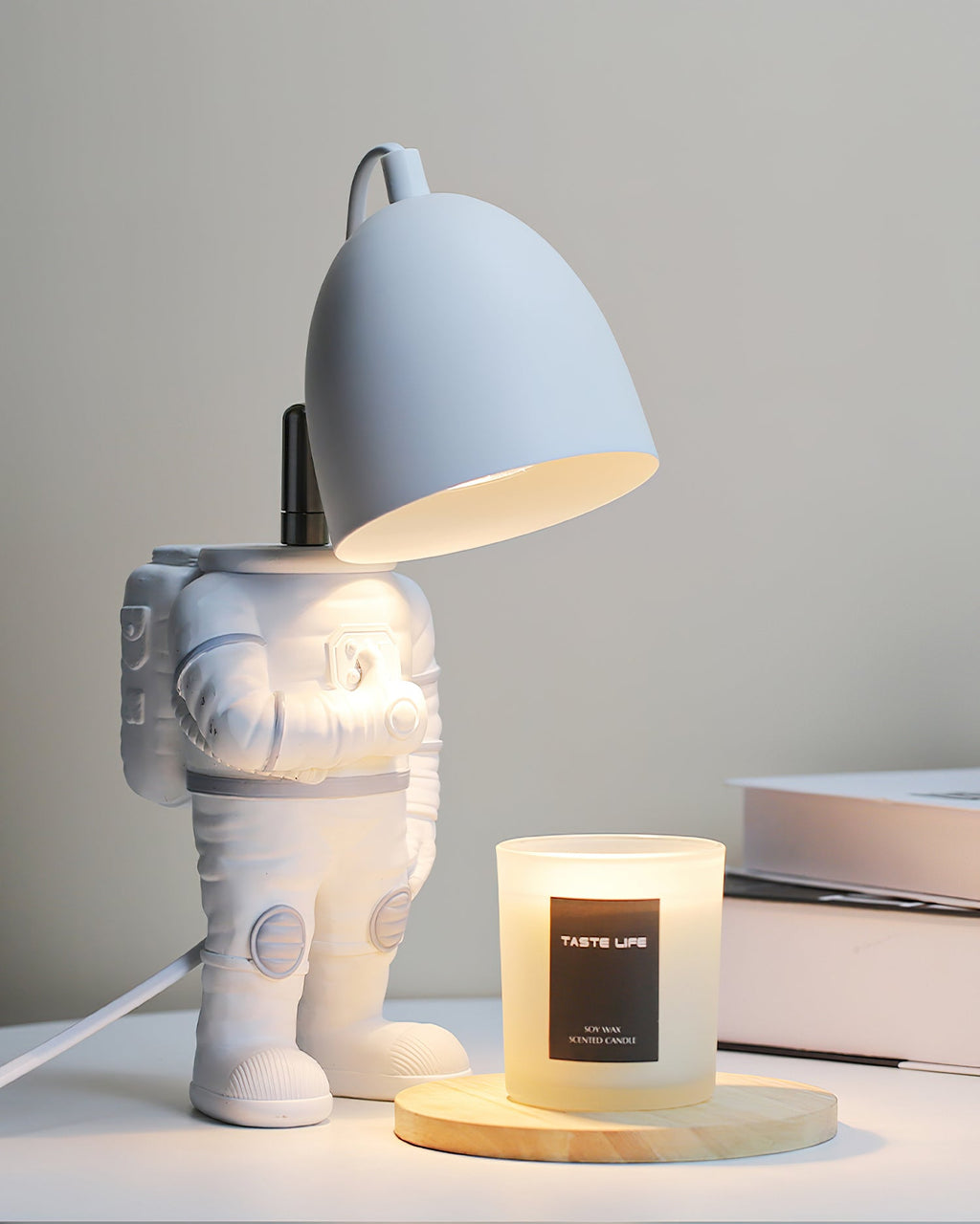 Astronaut Candle Warmer Lamp