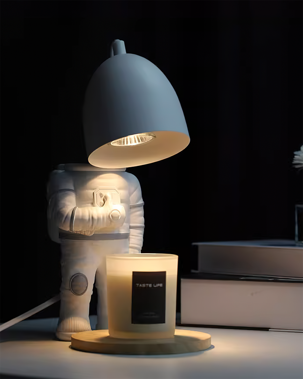 Astronaut Candle Warmer Lamp