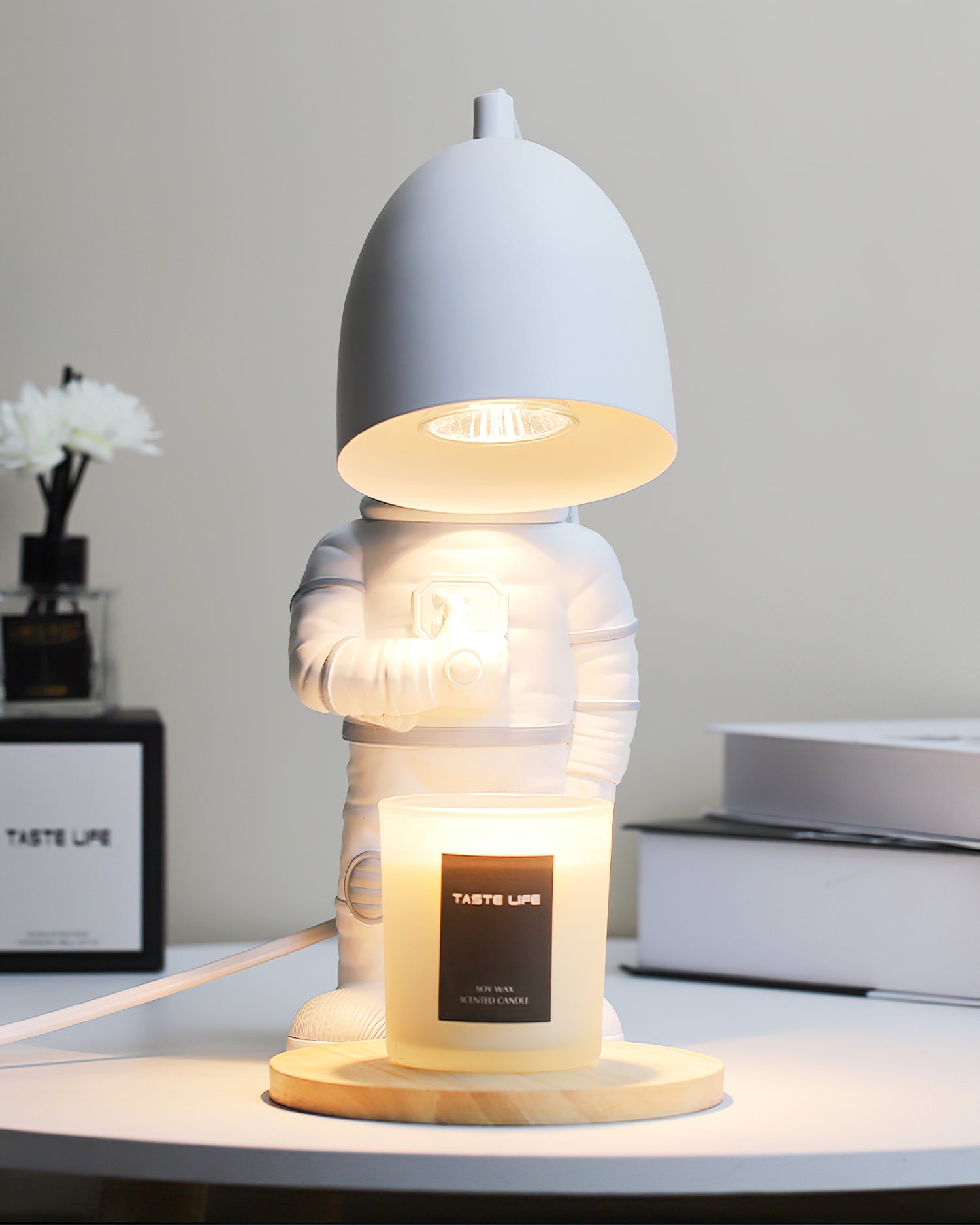 Astronaut Candle Warmer Lamp