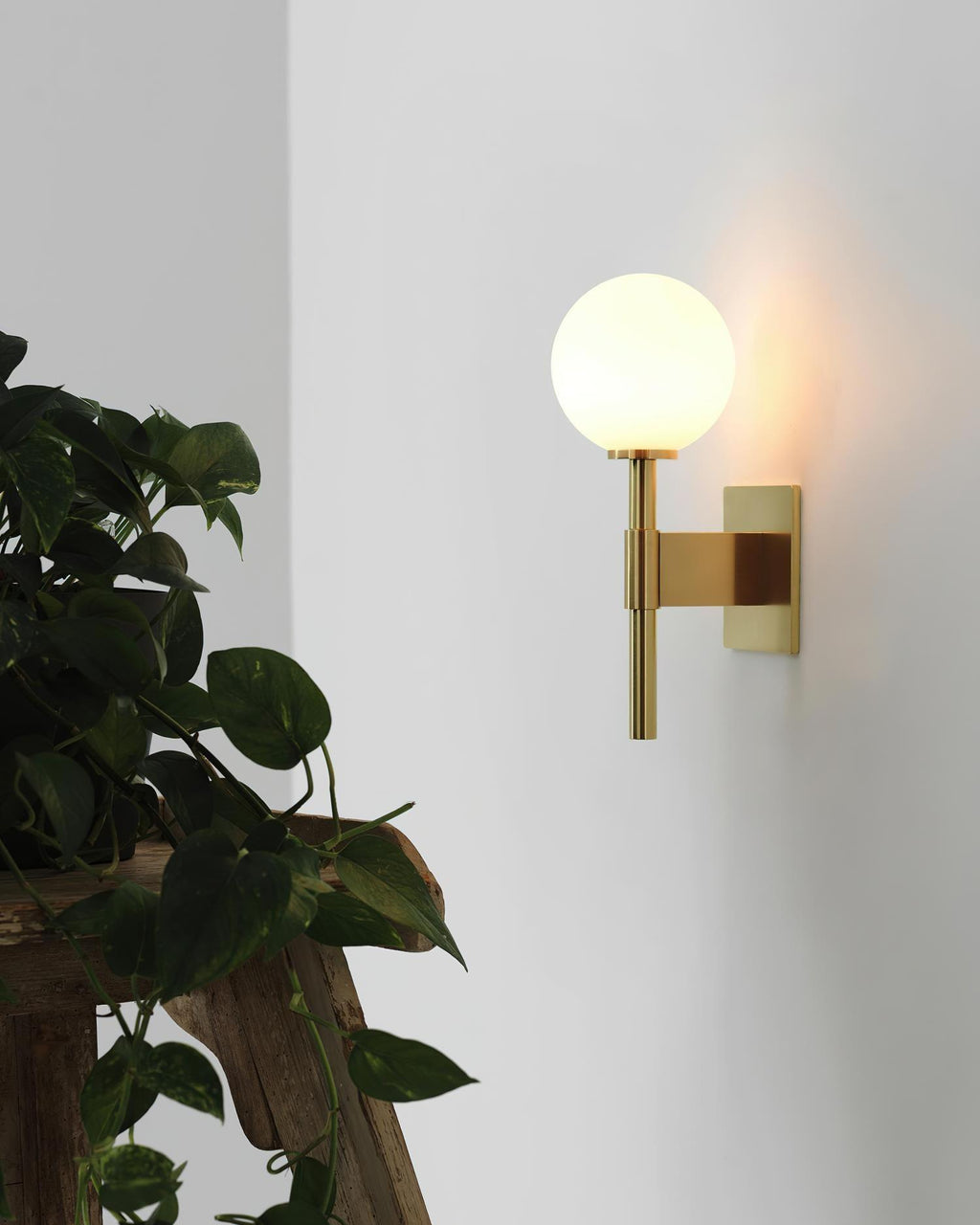 Athena Wall Lamp