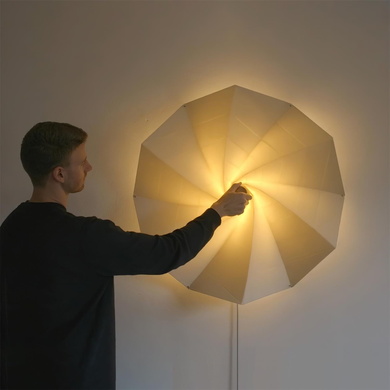 Bloom Wall Lamp