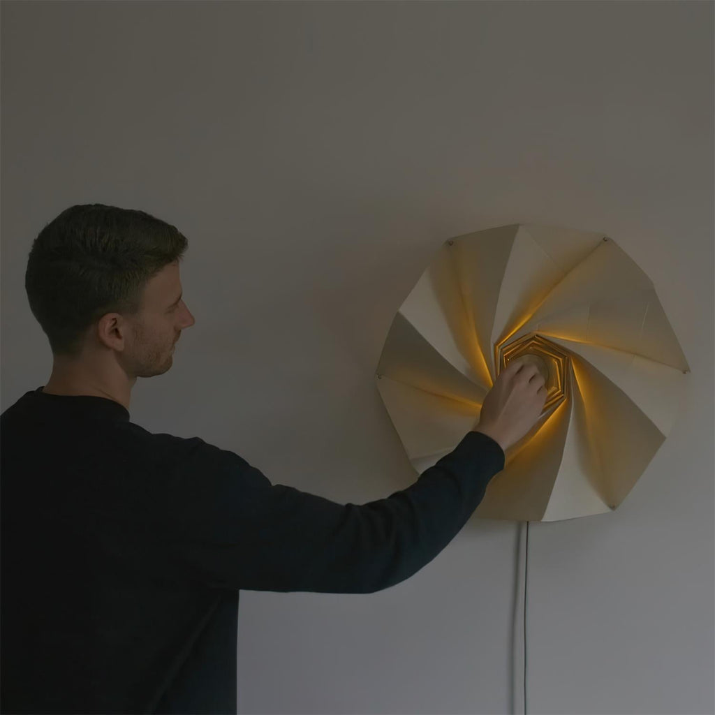 Bloom Wall Lamp