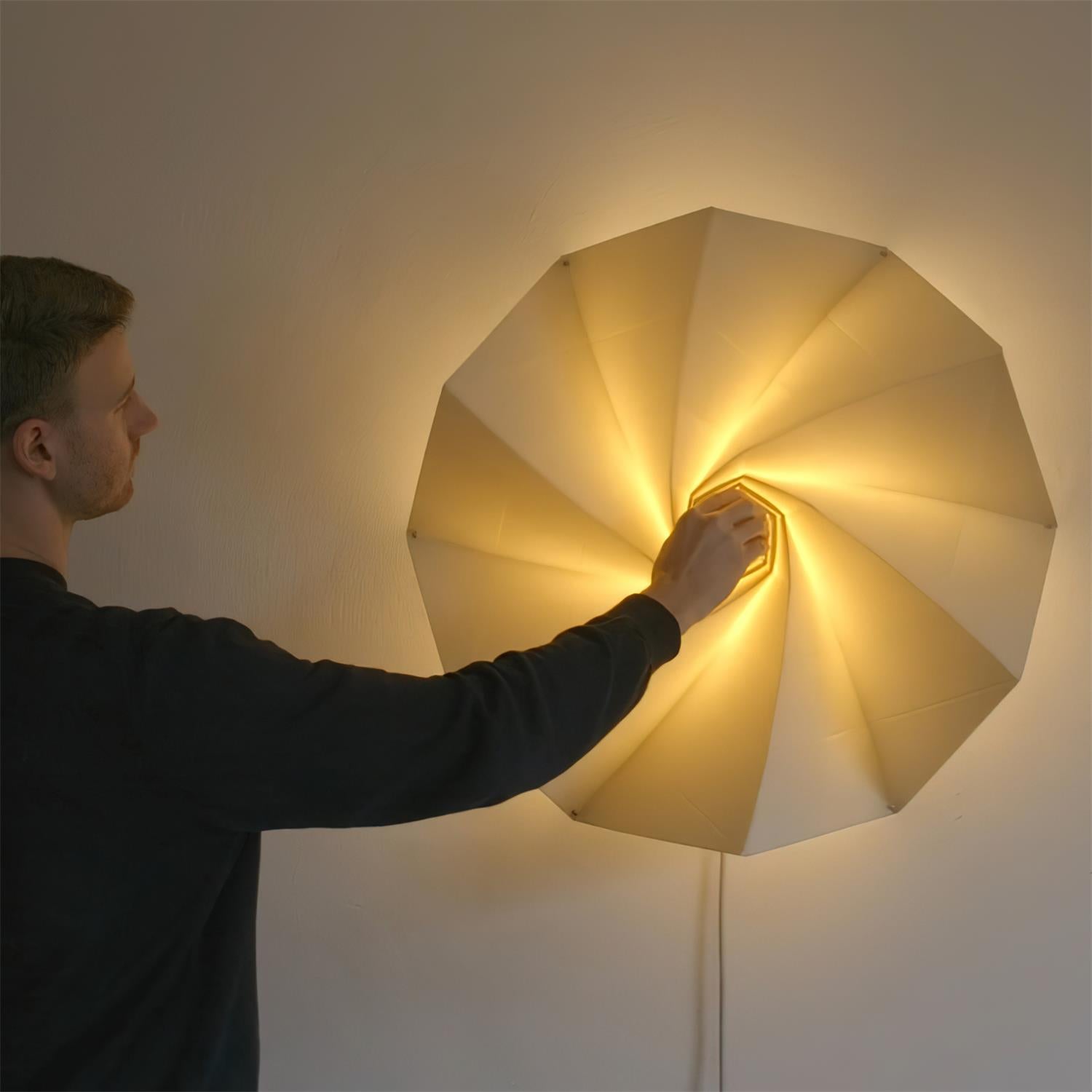 Bloom Wall Lamp