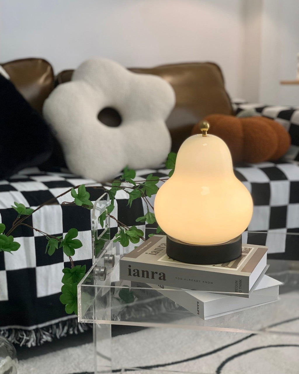Cute Pear Table Lamp  (built-in battery)
