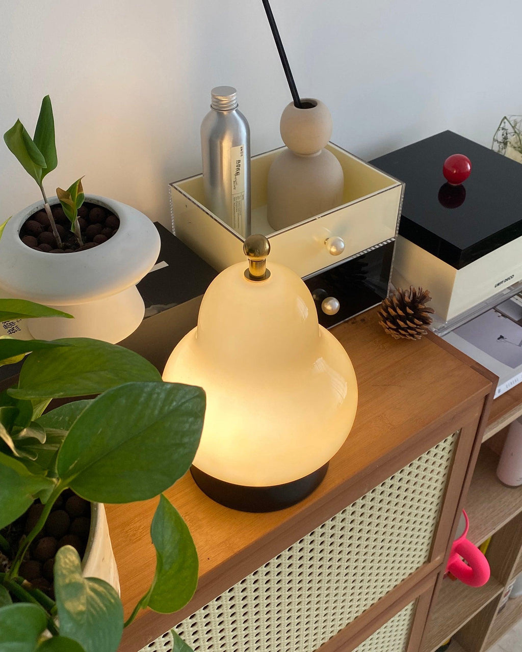 Cute Pear Table Lamp  (built-in battery)