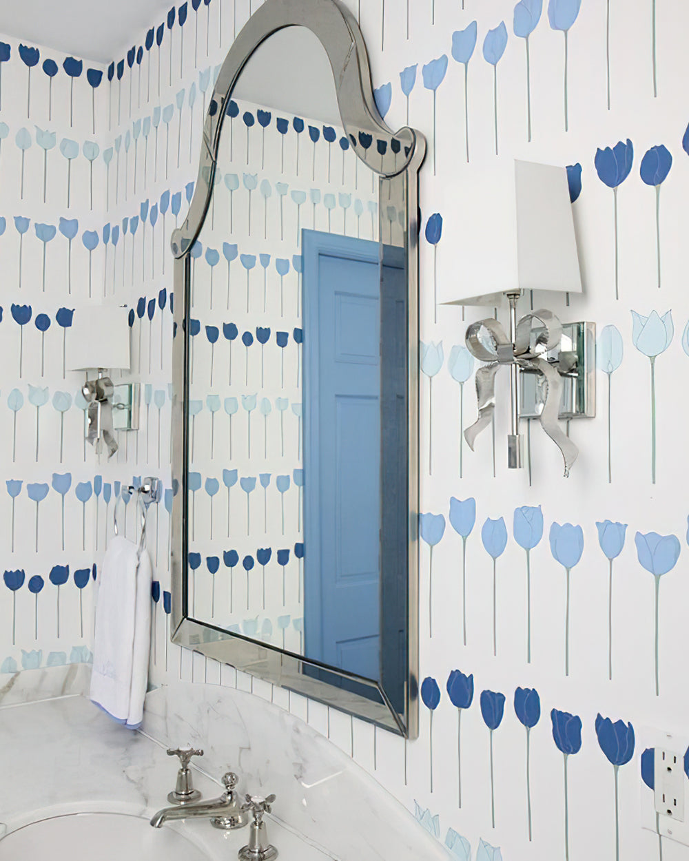 Ellery Gros-Grain Bow Wall Lamp