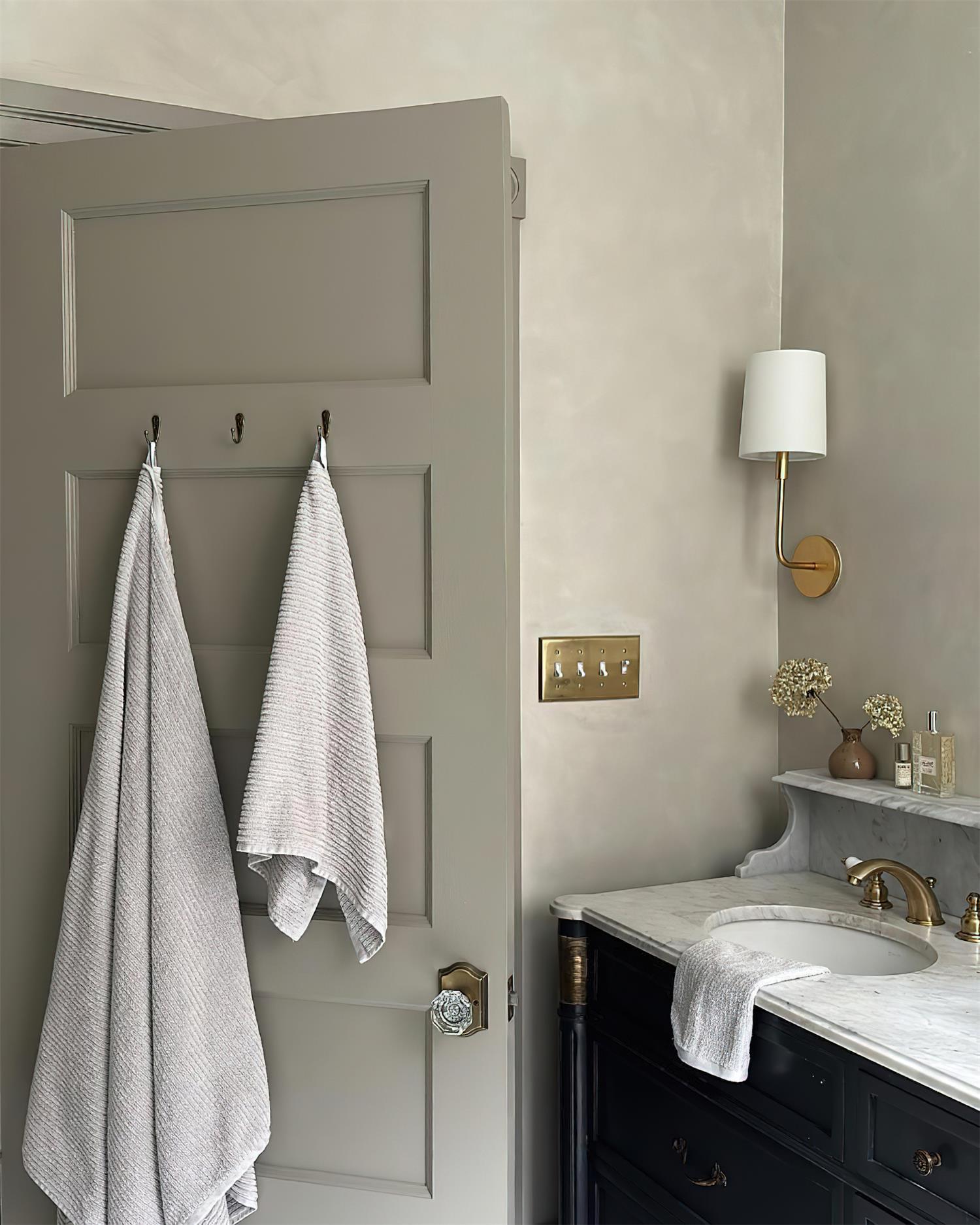 Go Lightly Wall Lamp