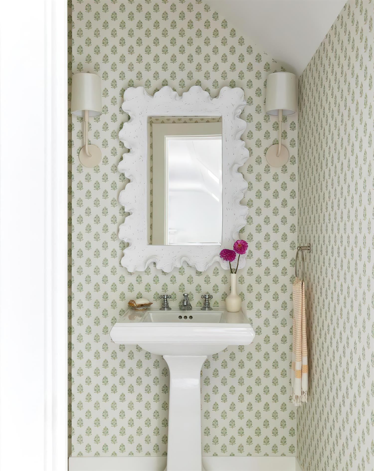 Go Lightly Wall Lamp