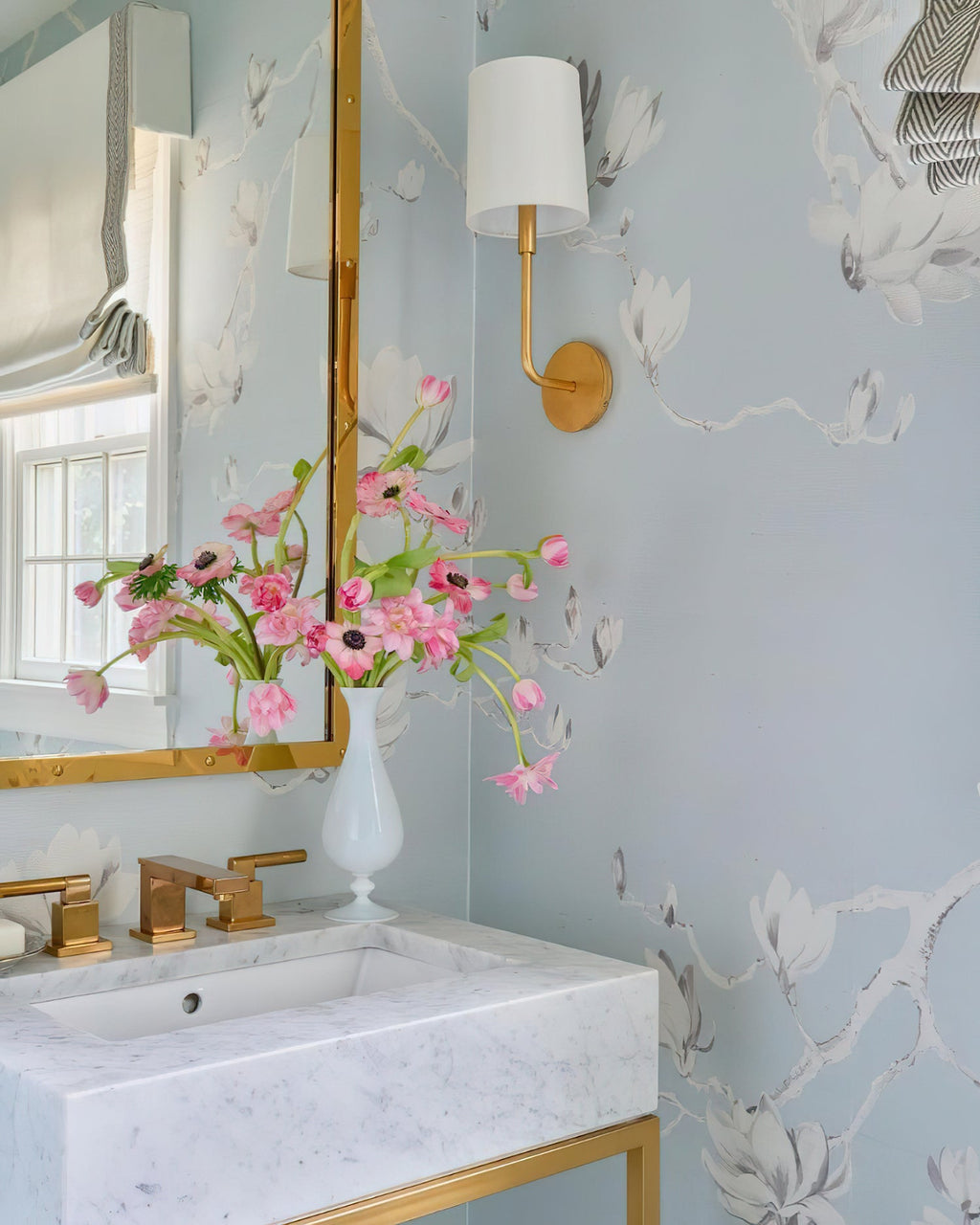 Go Lightly Wall Lamp