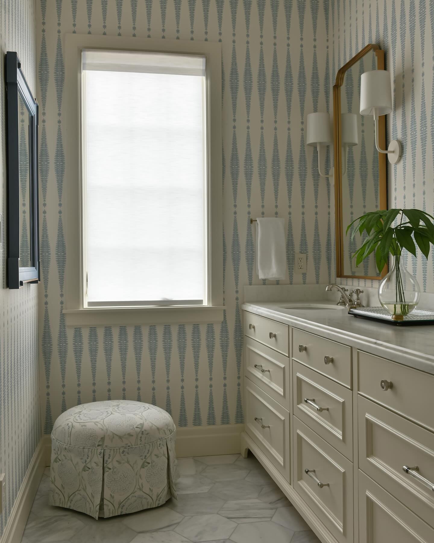 Go Lightly Wall Lamp