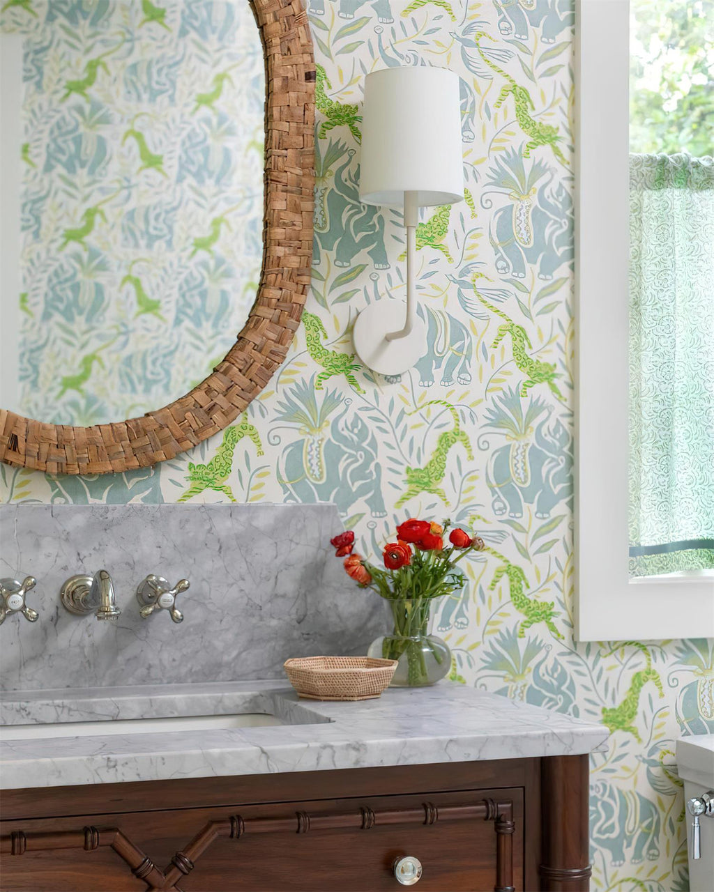 Go Lightly Wall Lamp