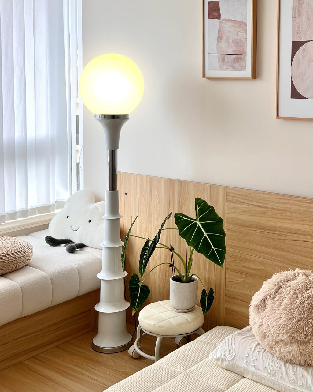 Grande Floor Lamp