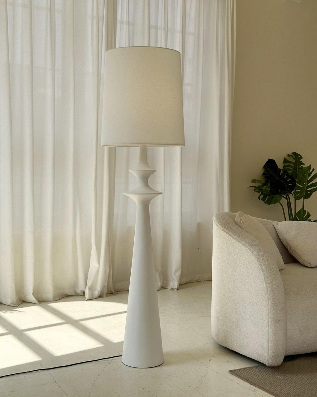 Guida Floor Lamp