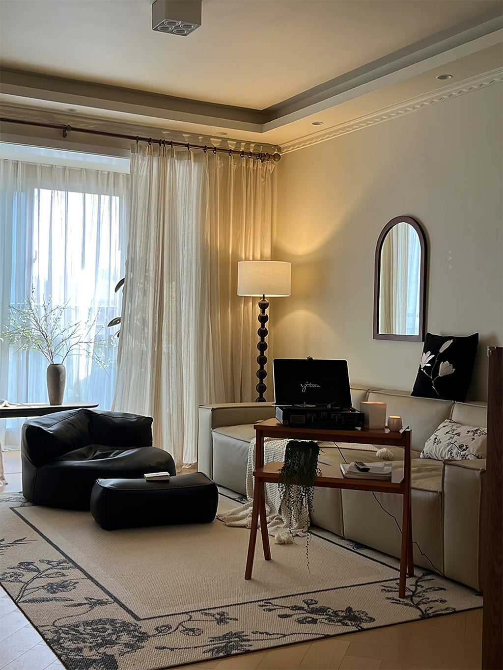 Hugo Barbell Floor Lamp