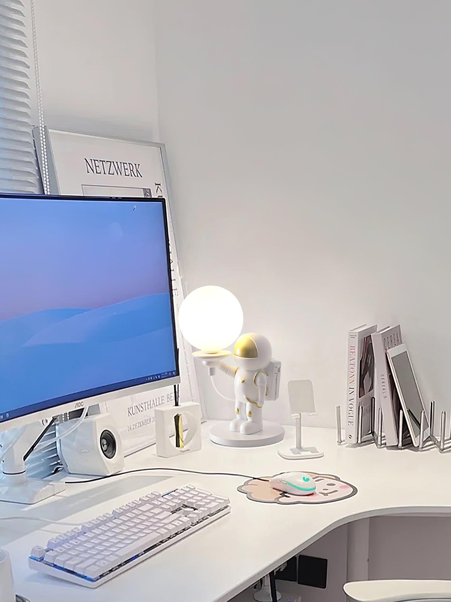 Jude Astronaut Table Lamp