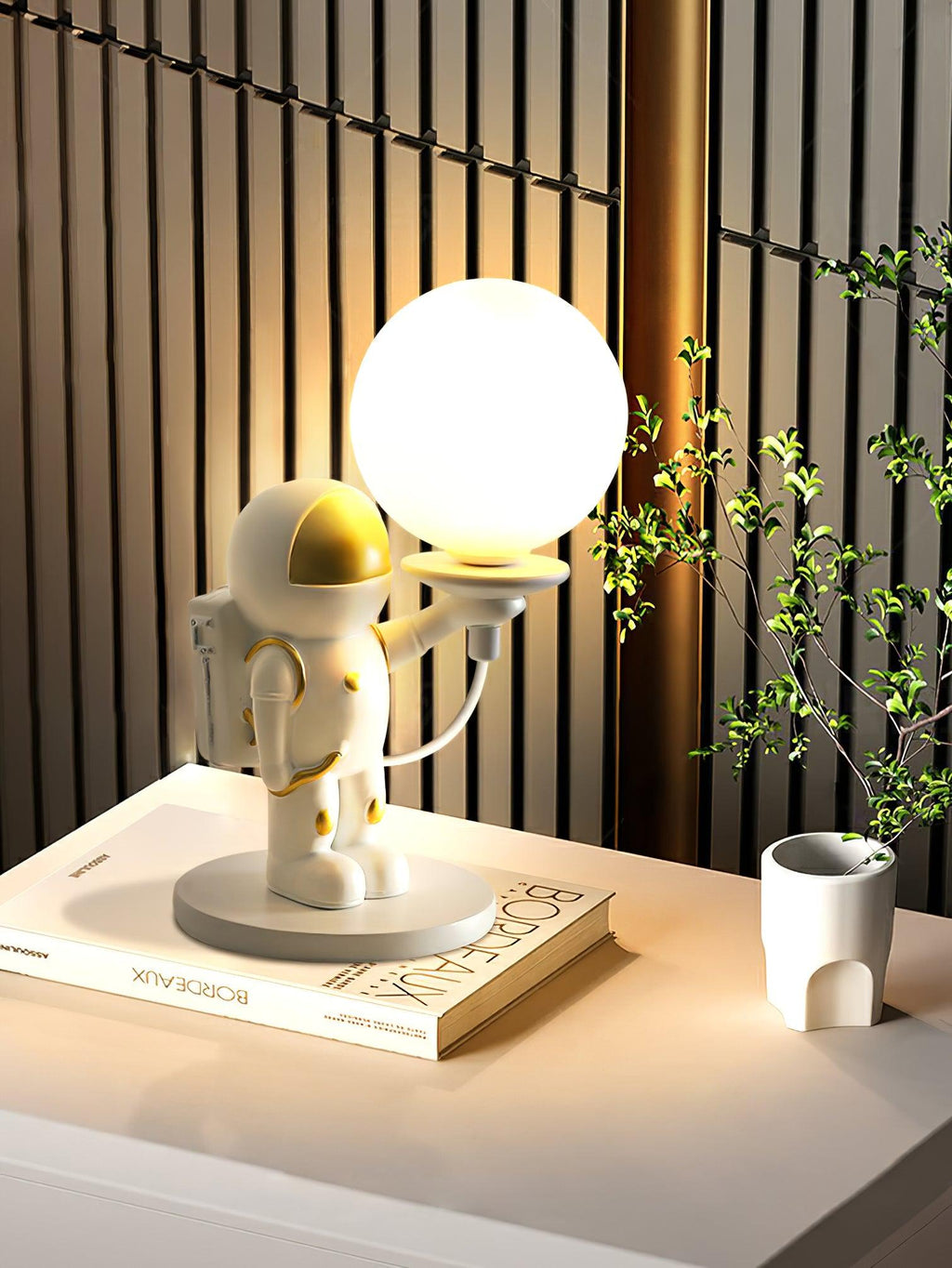 Jude Astronaut Table Lamp