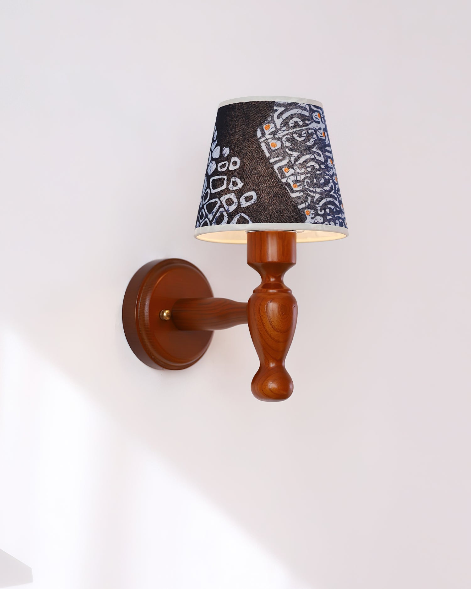 Kuli Wood Wall Lamp