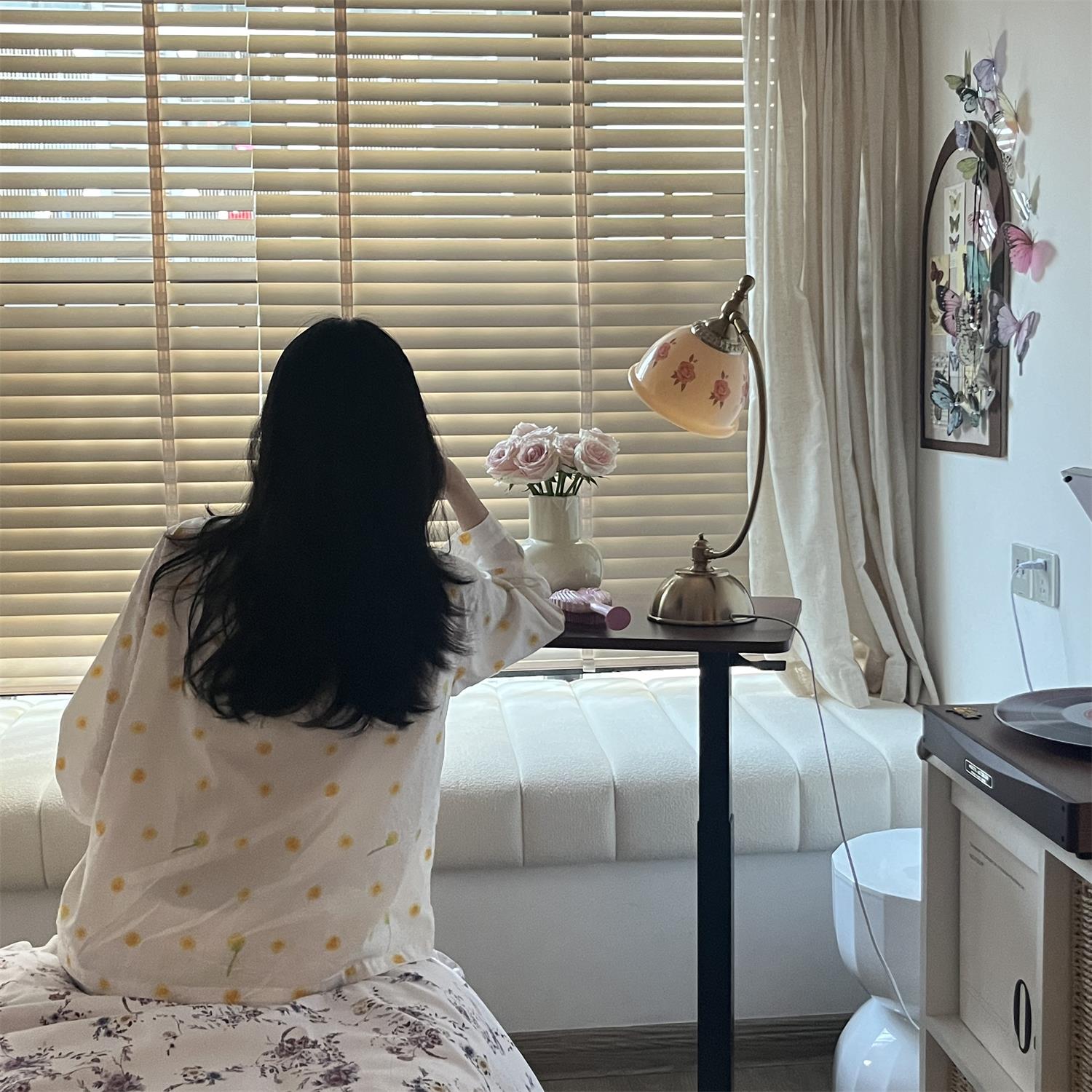 Mishya Floral Table Lamp