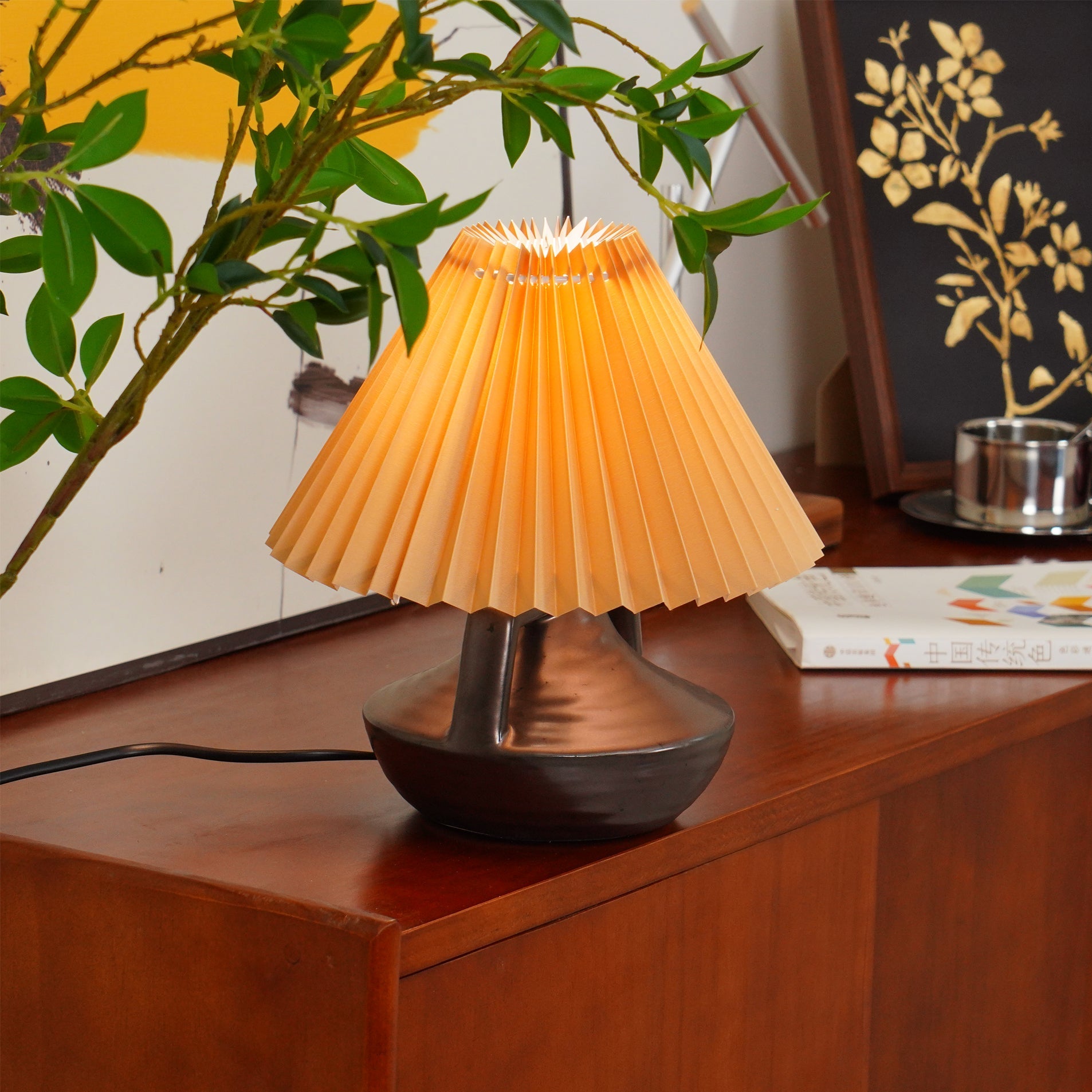 Navia Pleated Table Lamp