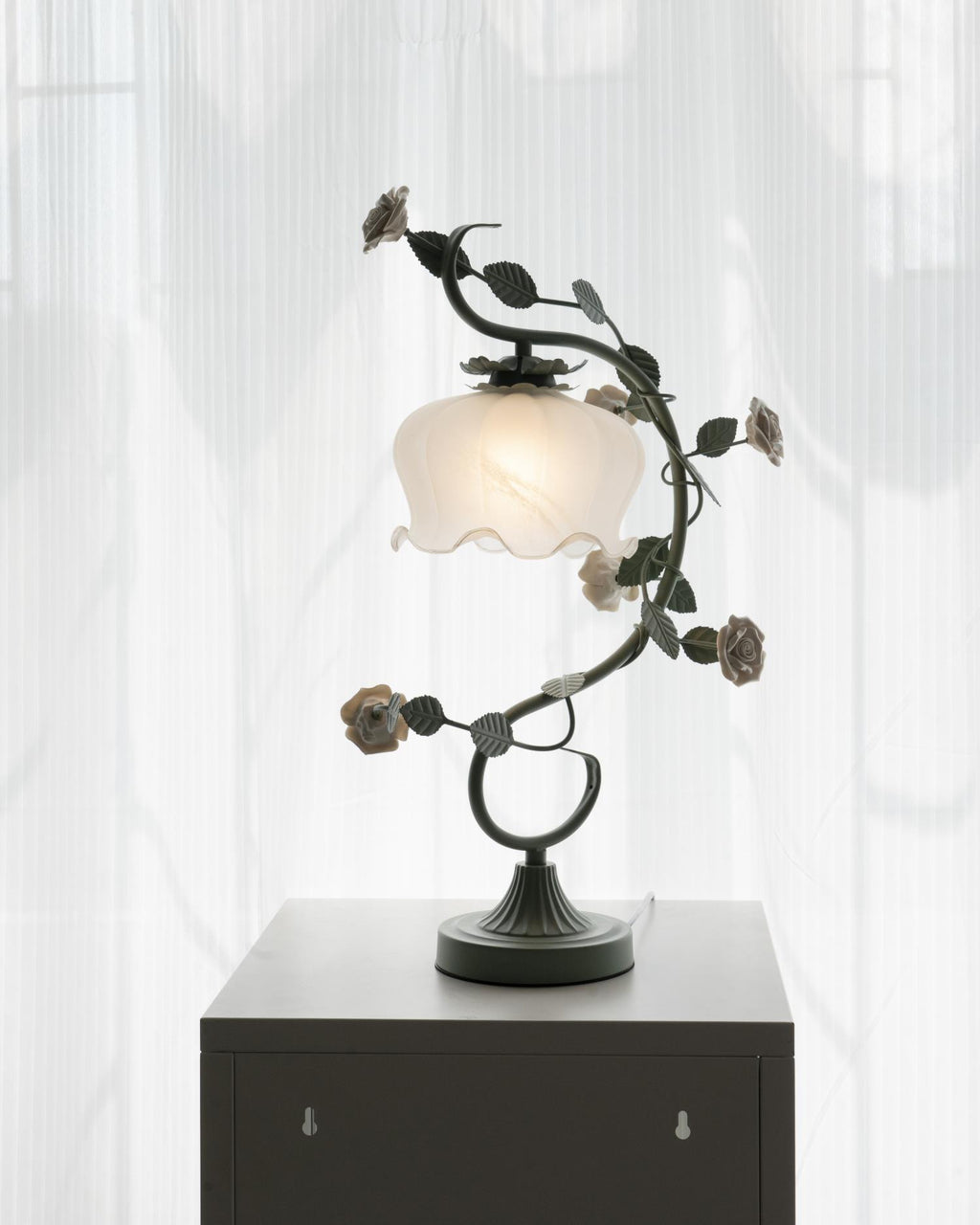Ron Rose Flower Table Lamp