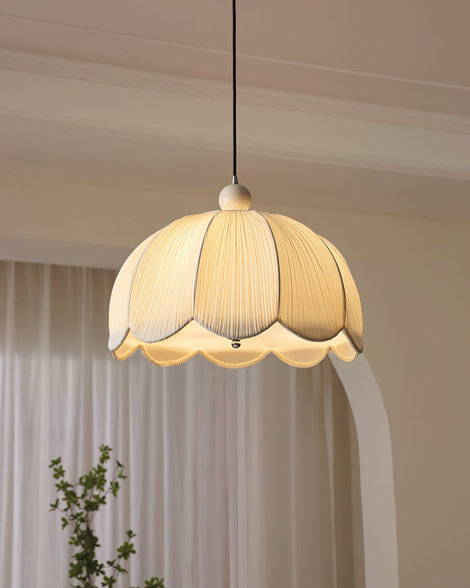 Ruffle Pendant Lamp