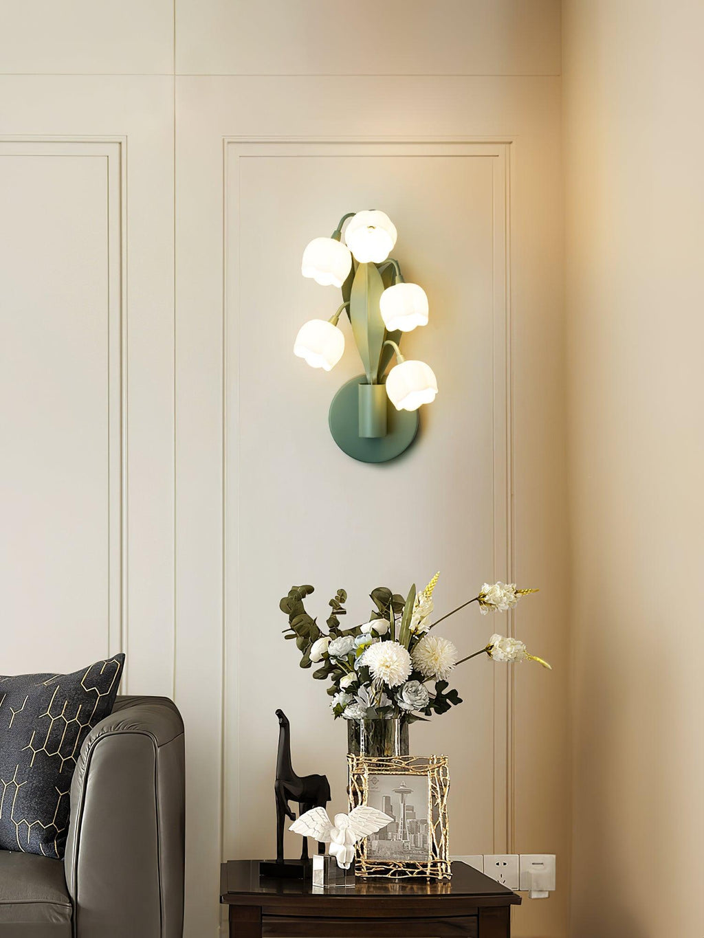 Sara Orchid Wall Lamp
