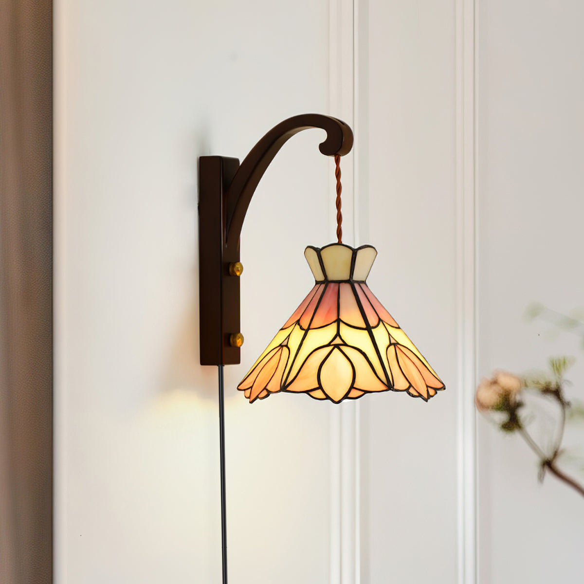 Serena Tiffany Plug In Wall Lamp