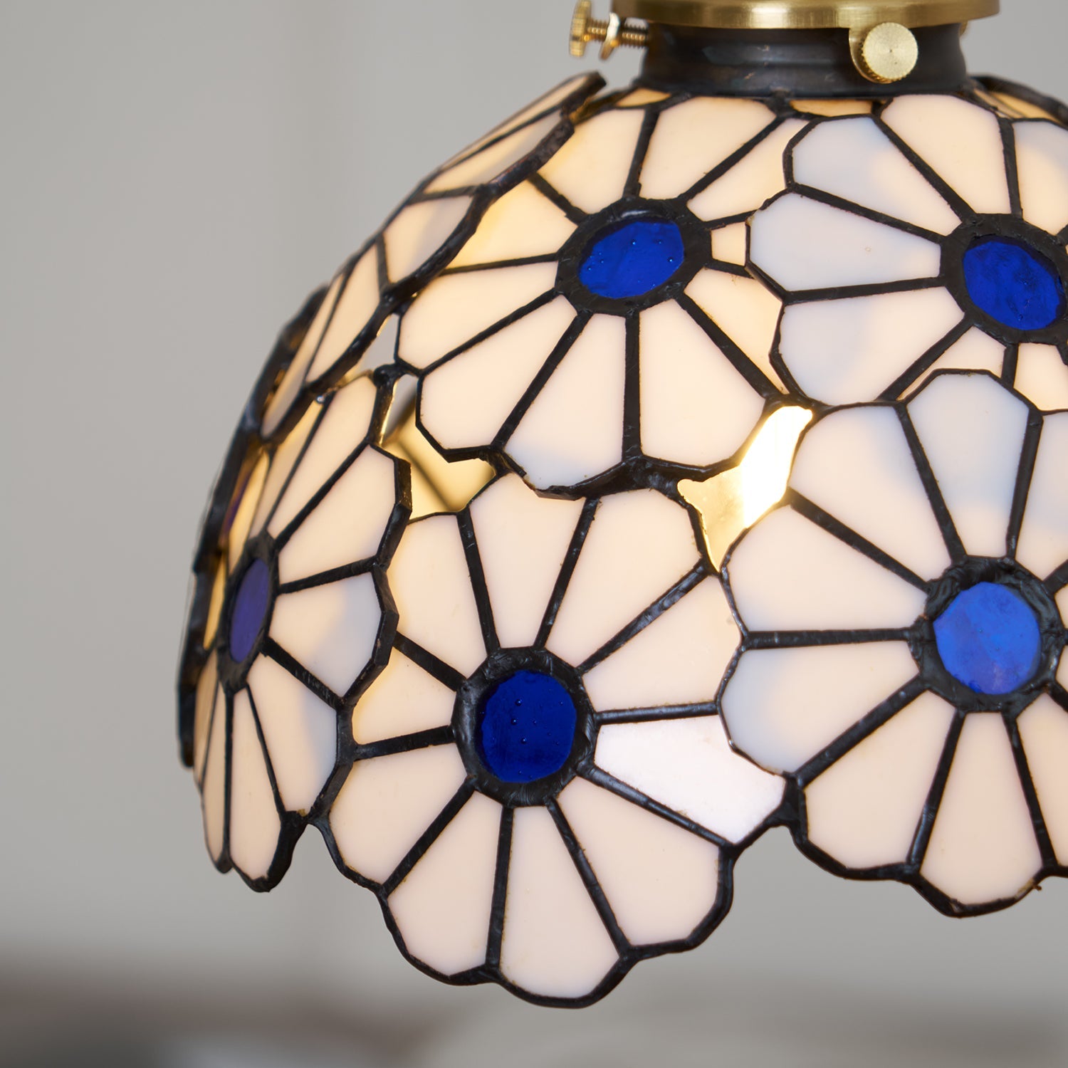 Suka Floral Pendant Light