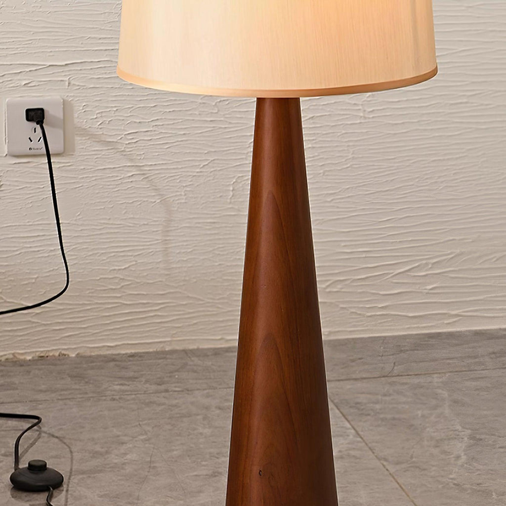 Svelte Floor Lamp