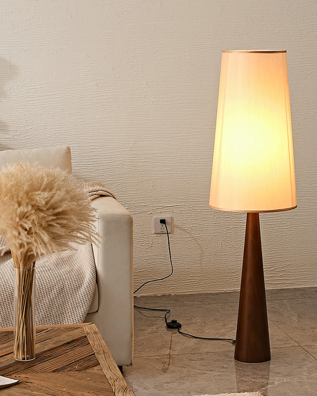 Svelte Floor Lamp