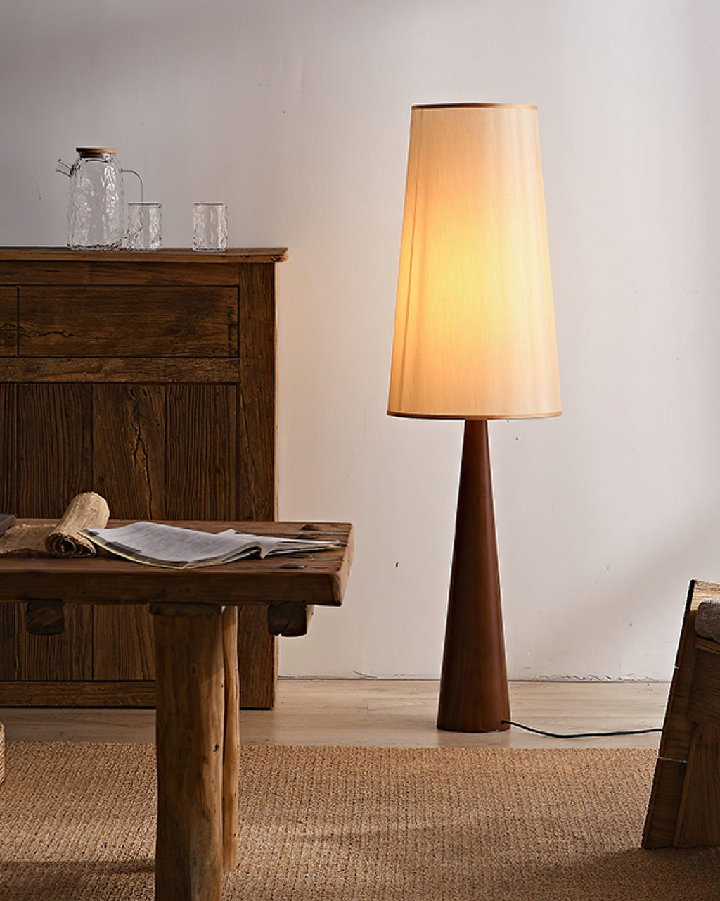 Svelte Floor Lamp