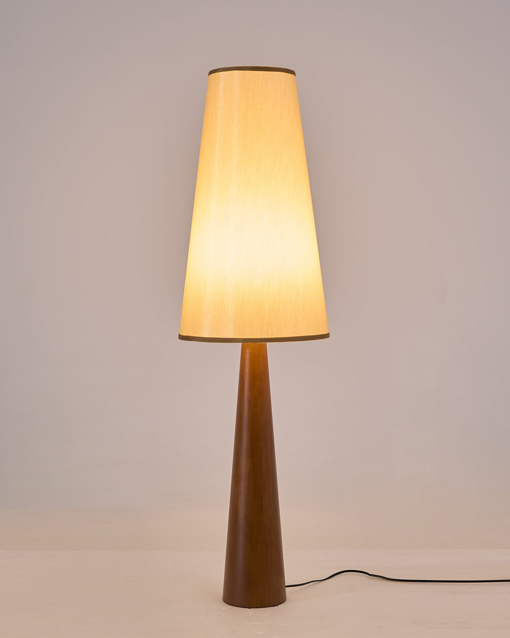 Svelte Floor Lamp