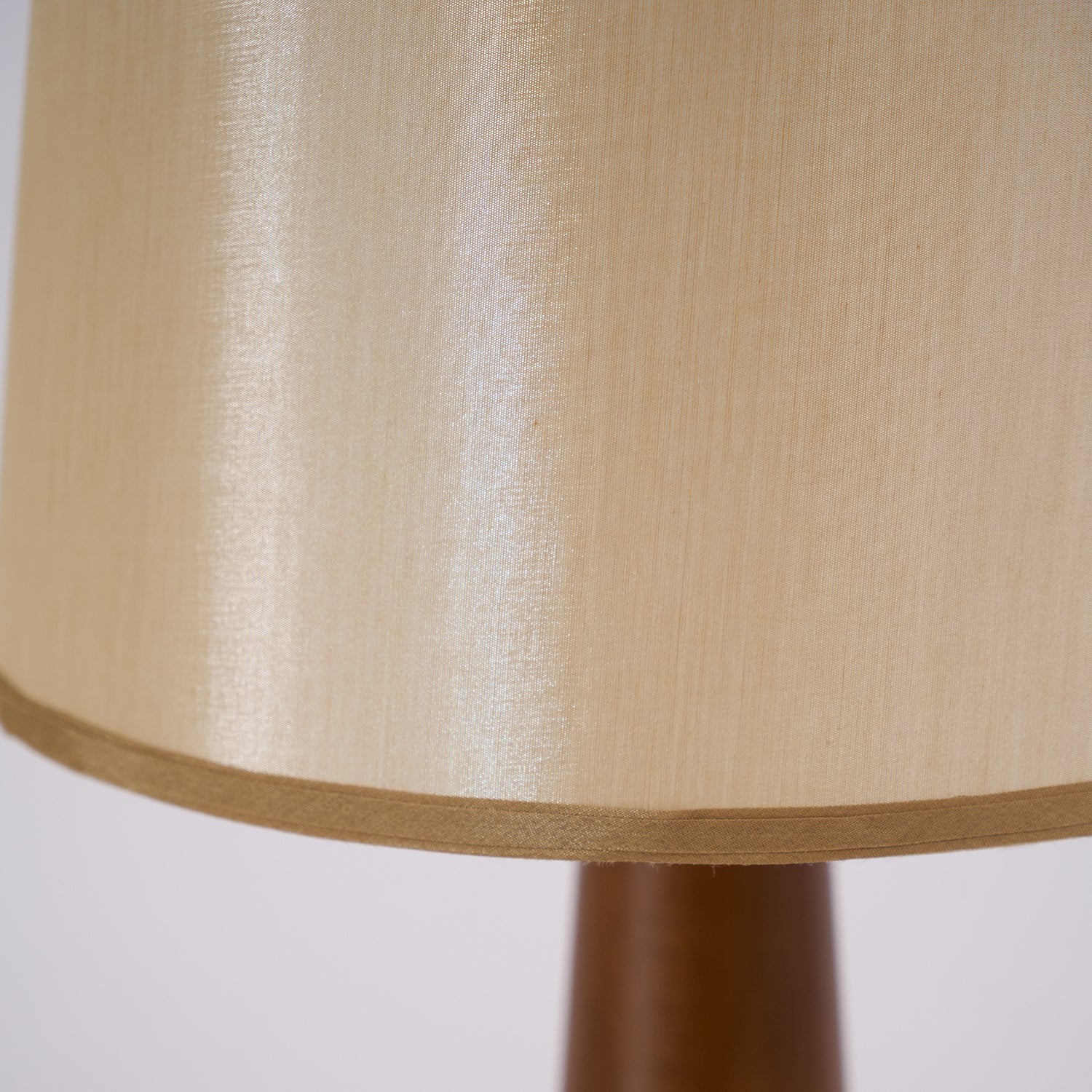Svelte Floor Lamp