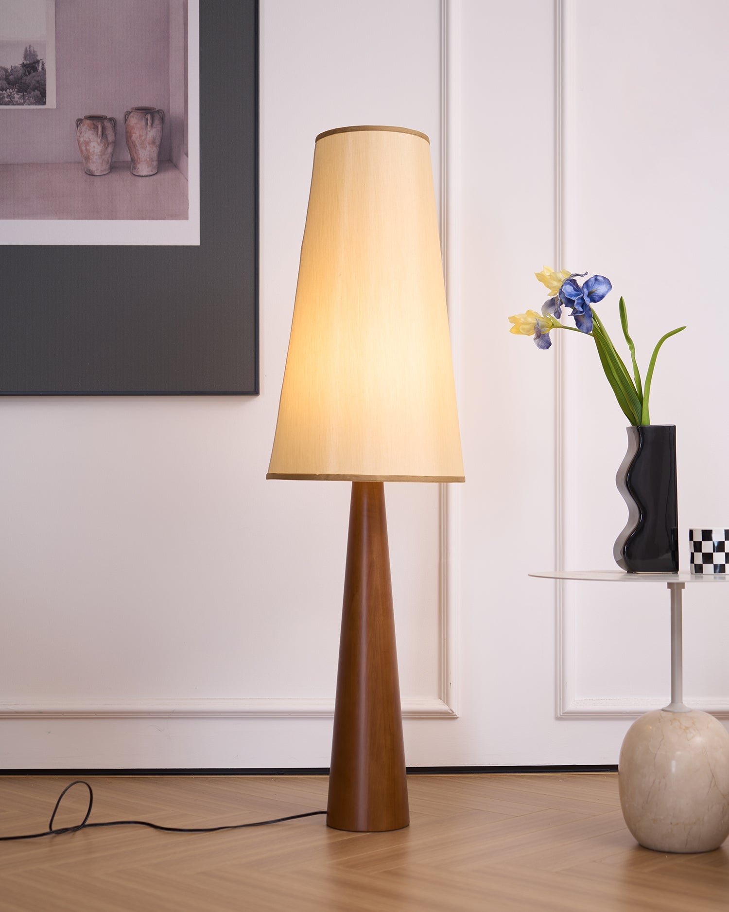 Svelte Floor Lamp