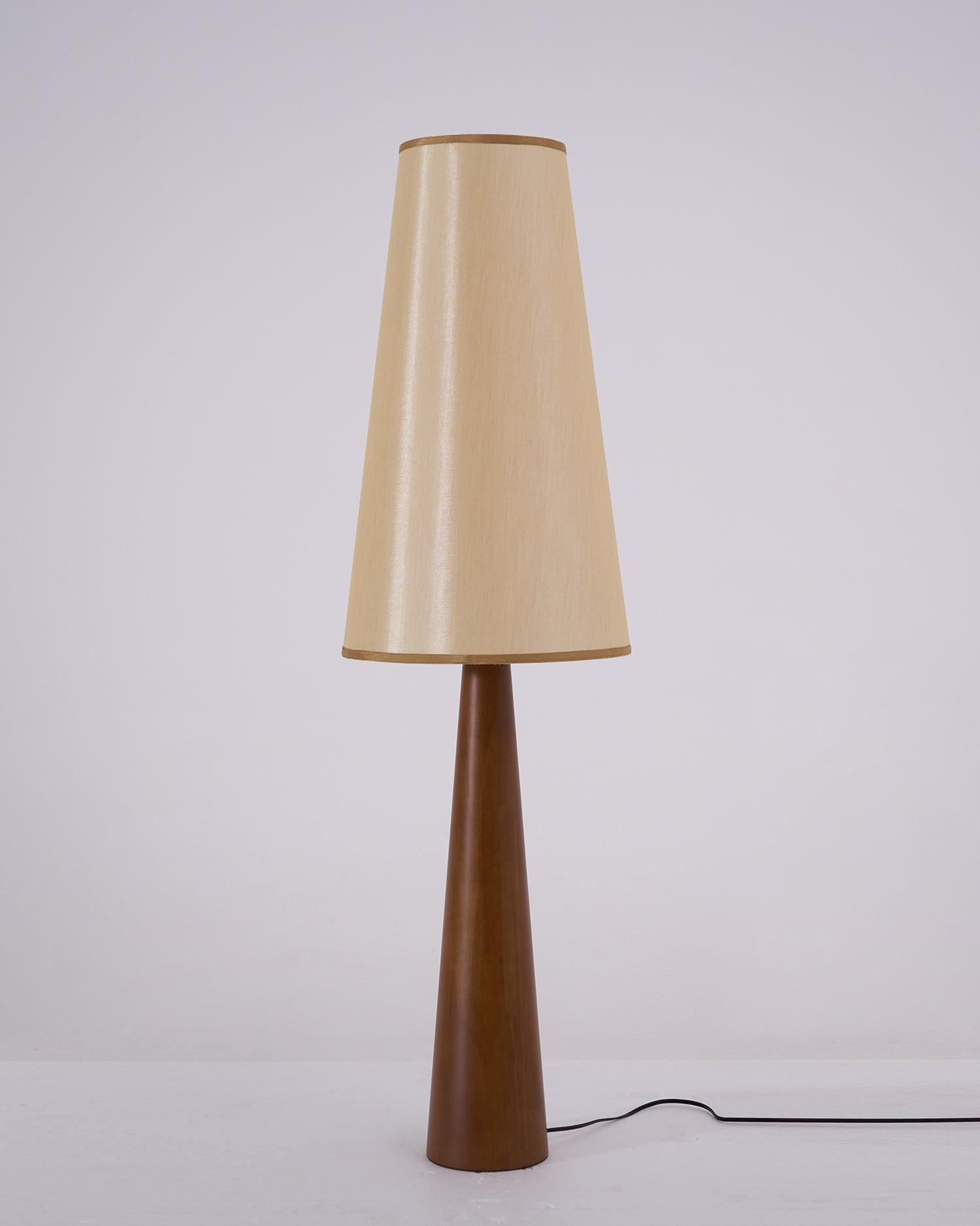 Svelte Floor Lamp
