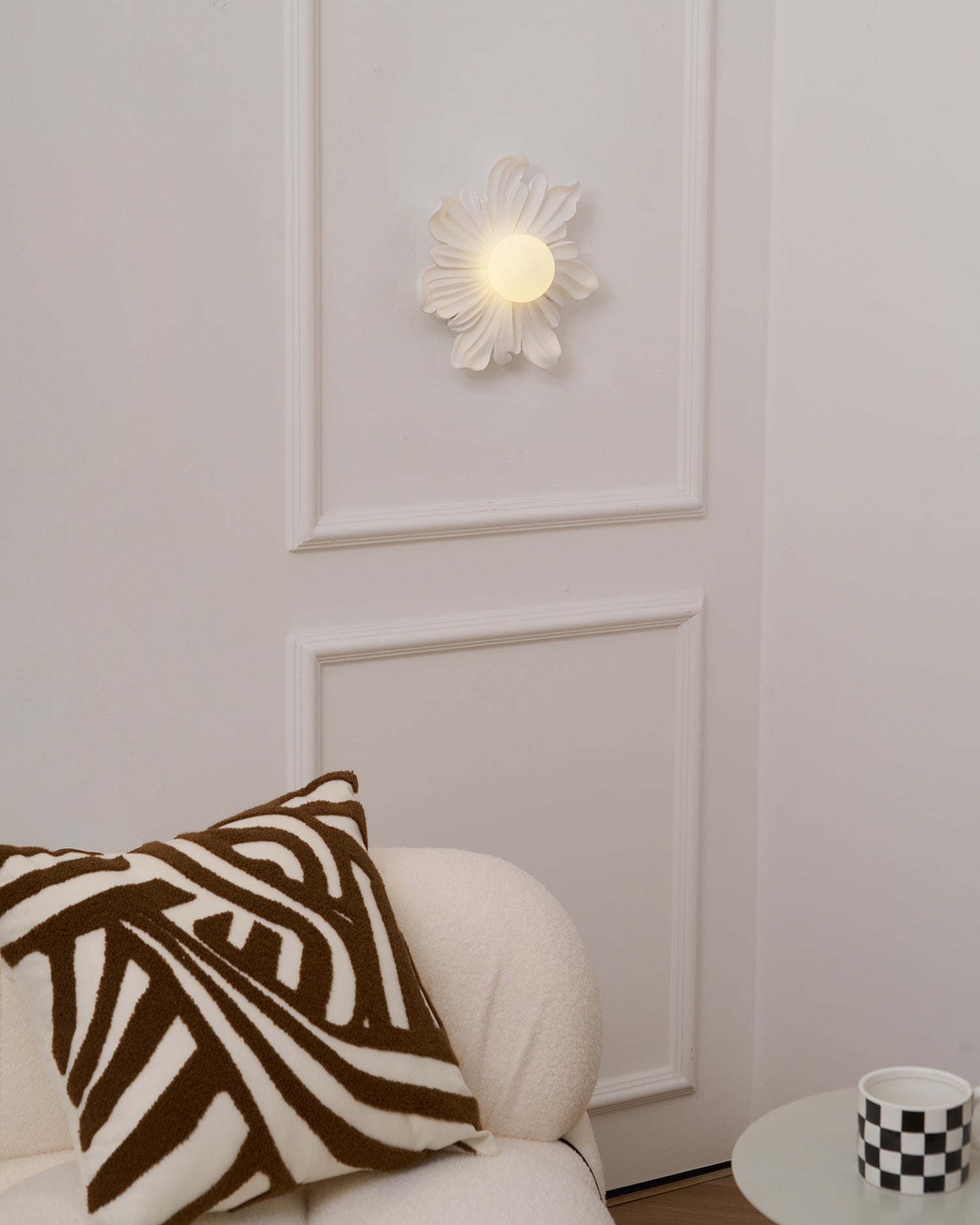 Tina Flower Wall Lamp