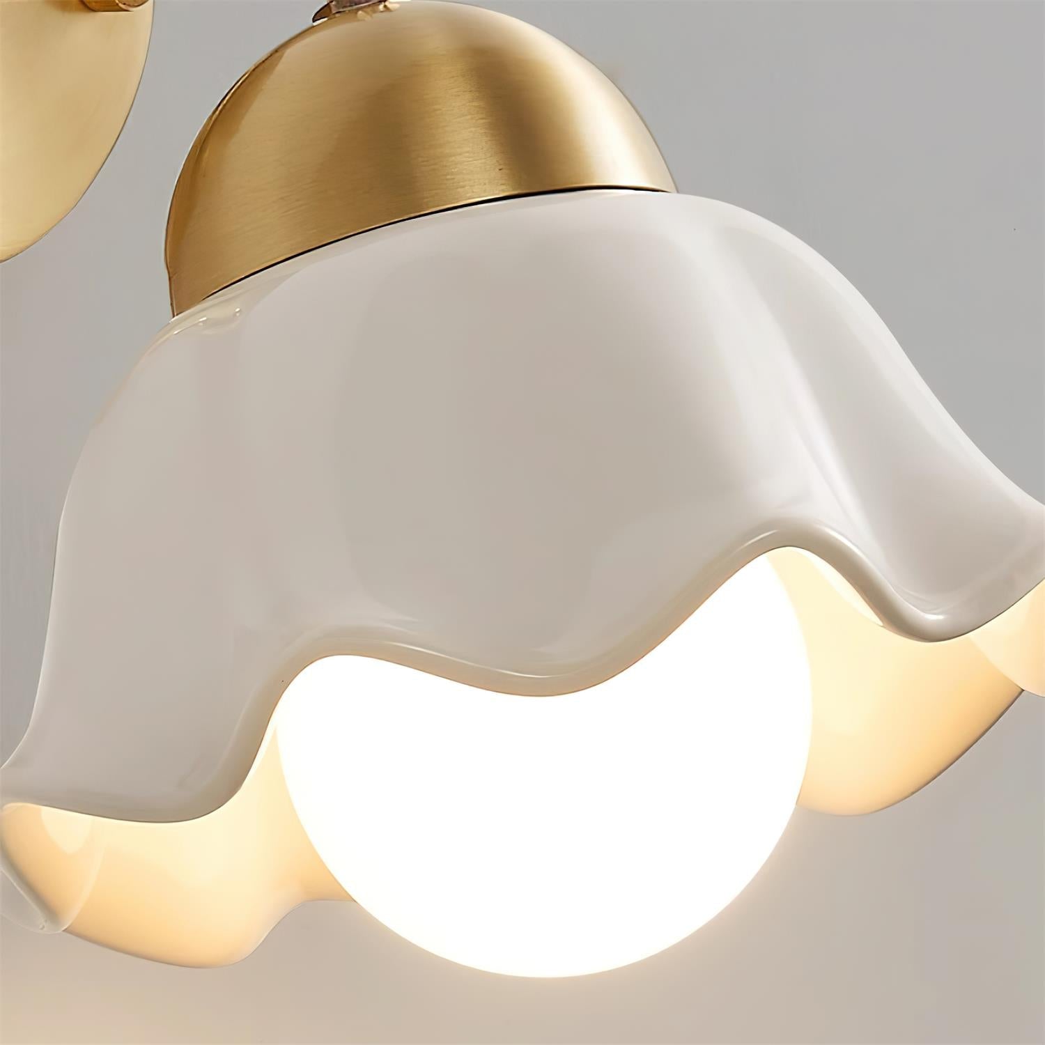 Vena Brass Wall Lamp