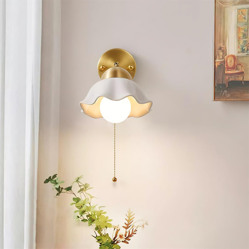 Vena Brass Wall Lamp