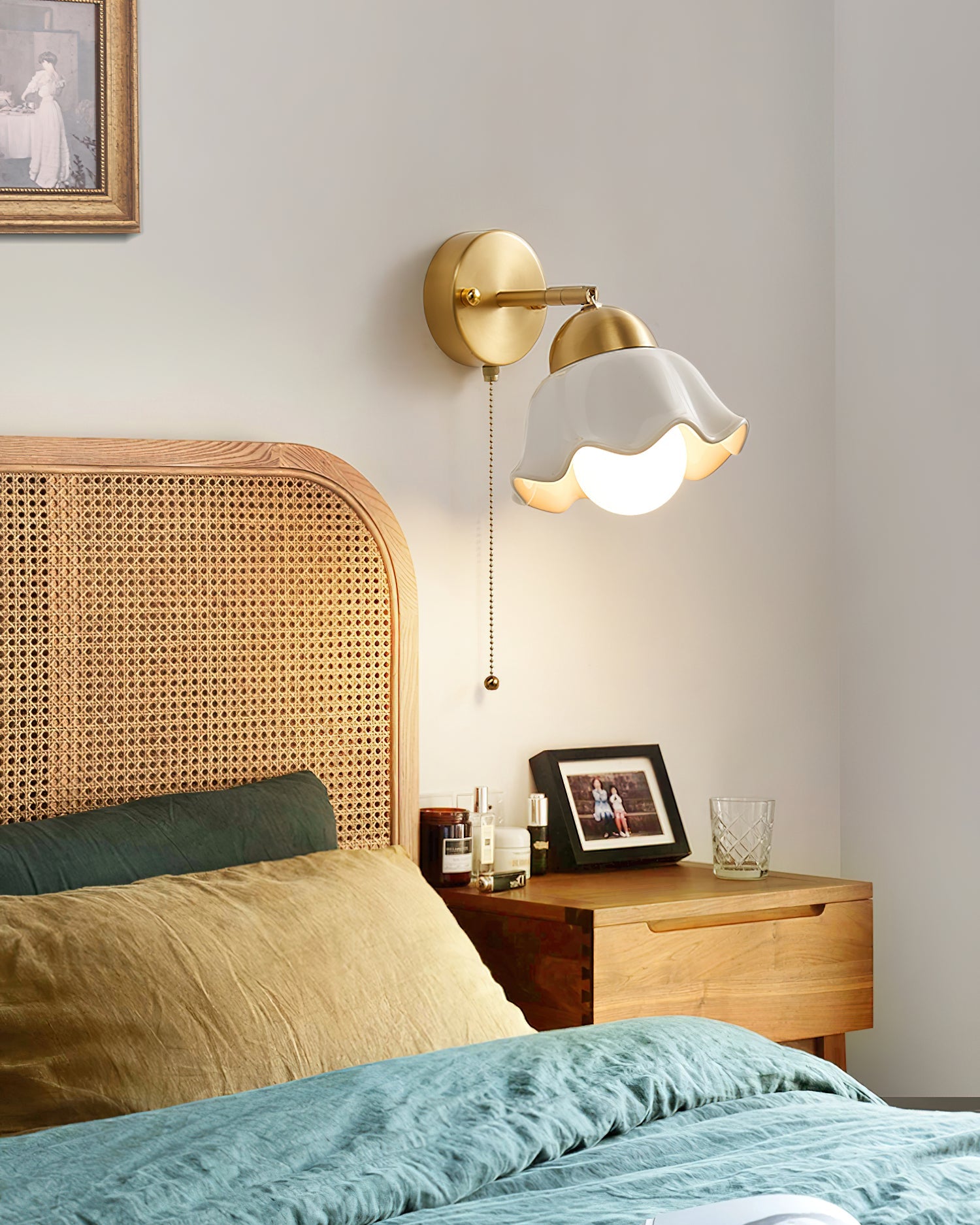 Vena Brass Wall Lamp