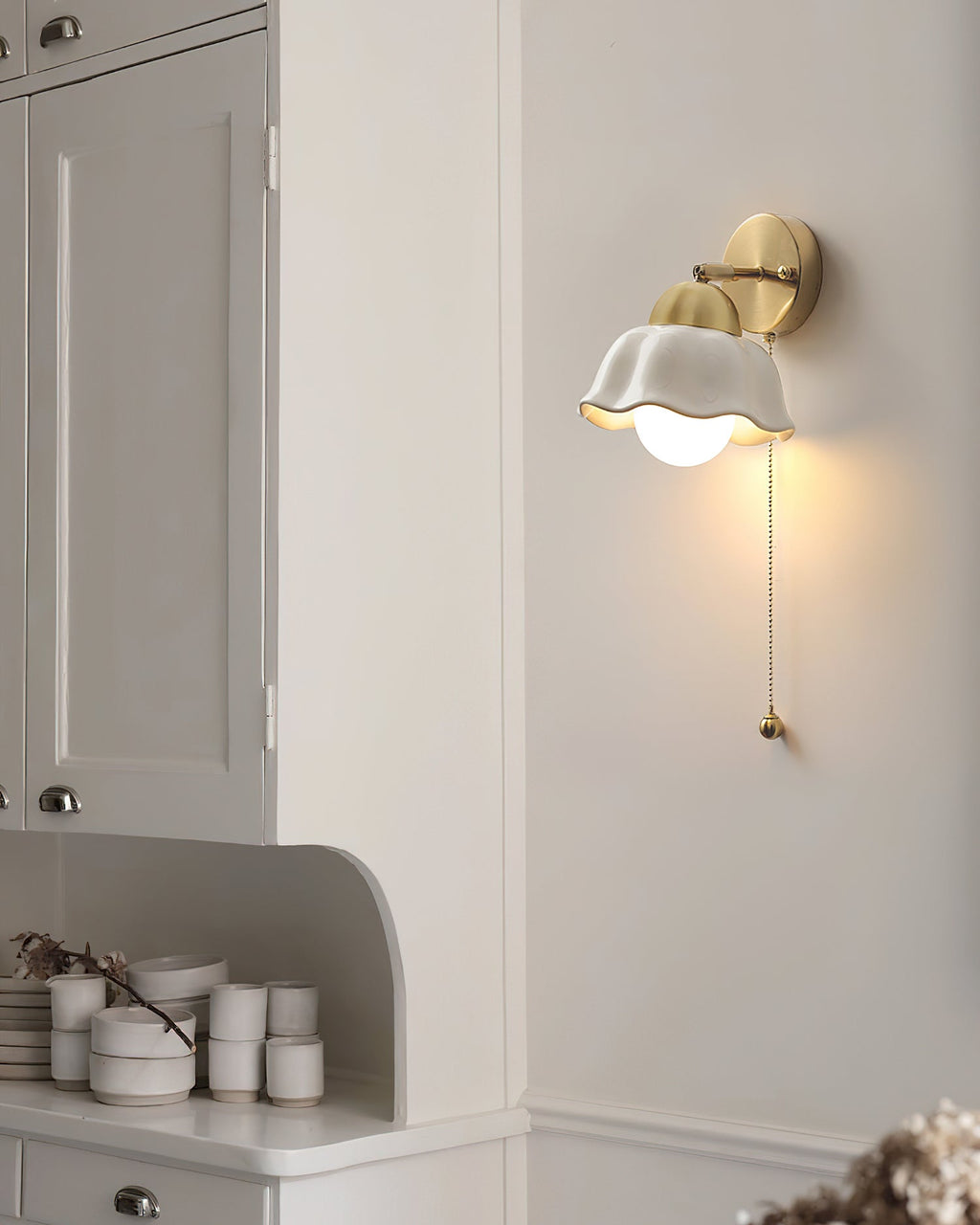 Vena Brass Wall Lamp