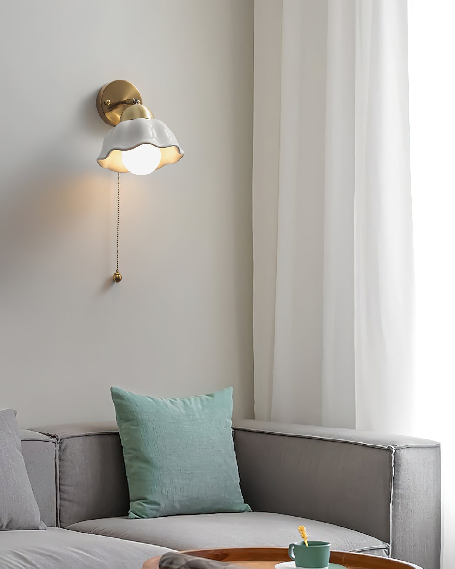 Vena Brass Wall Lamp