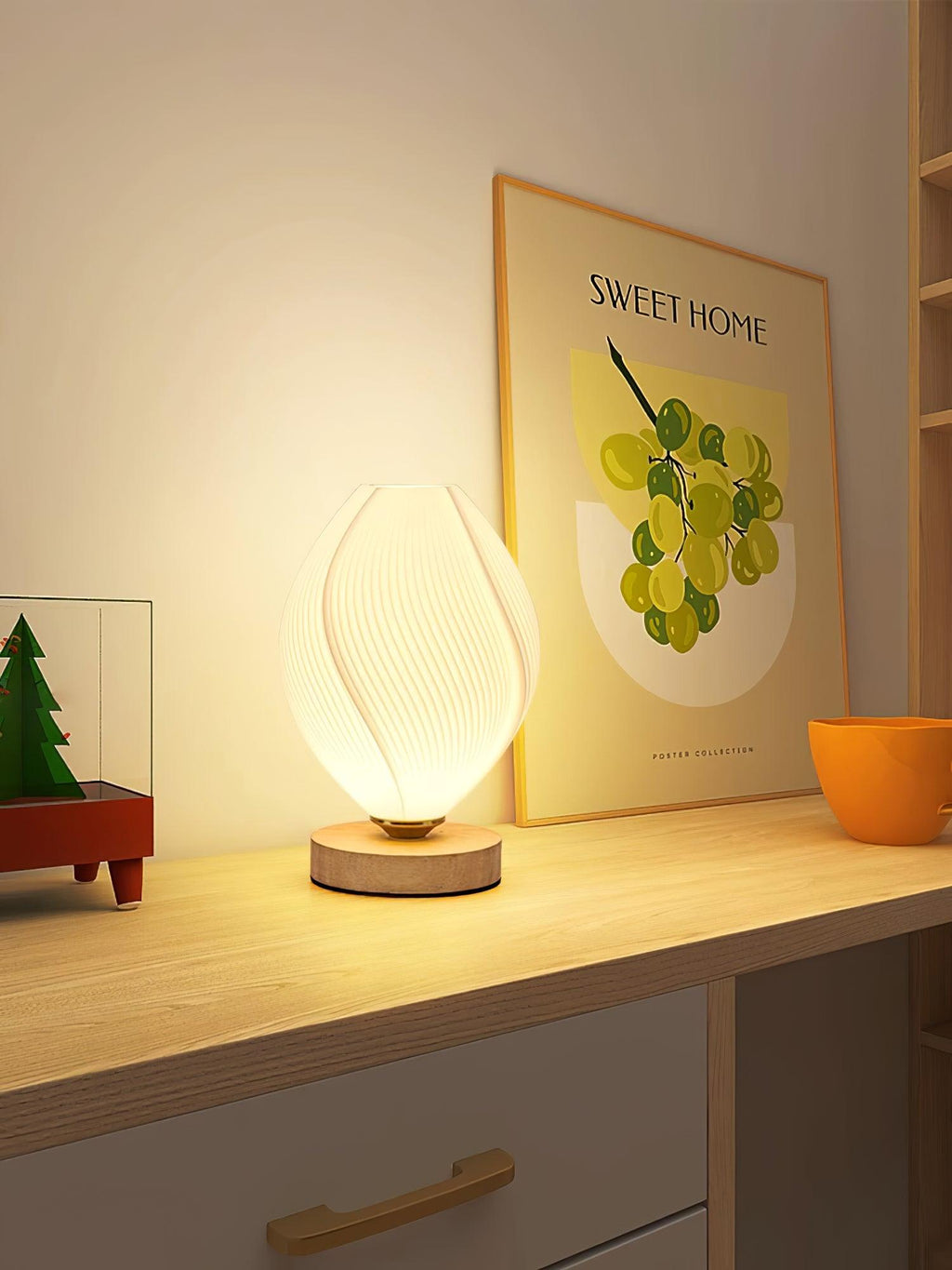 Willy Flower Bud Table Lamp