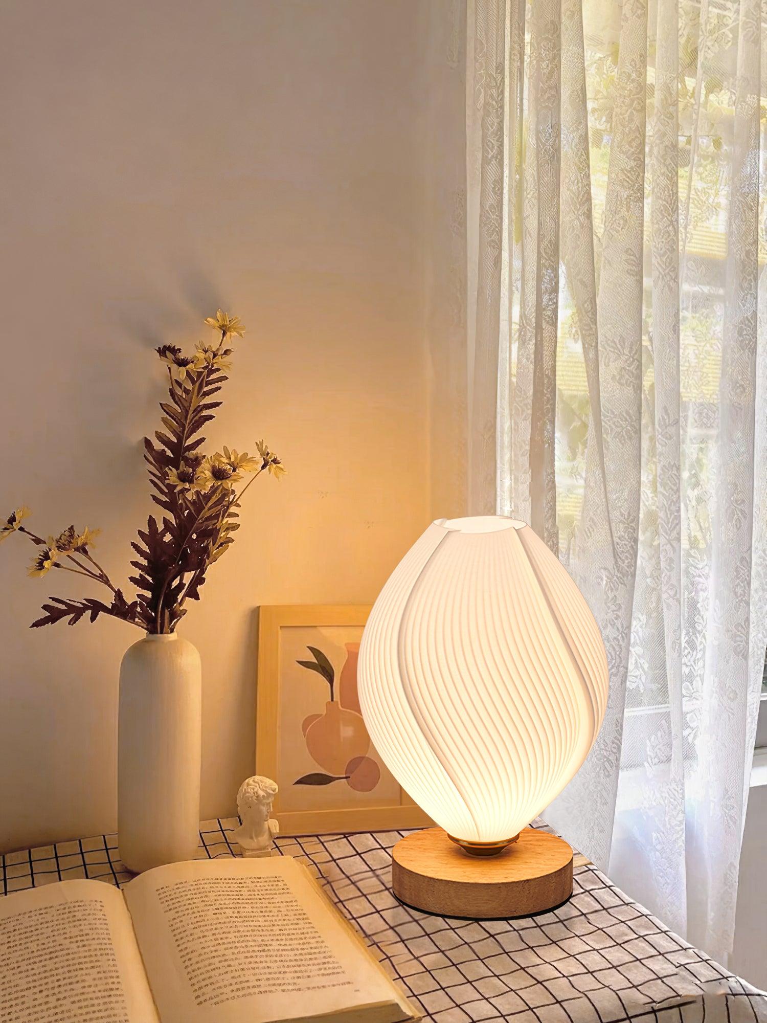 Willy Flower Bud Table Lamp