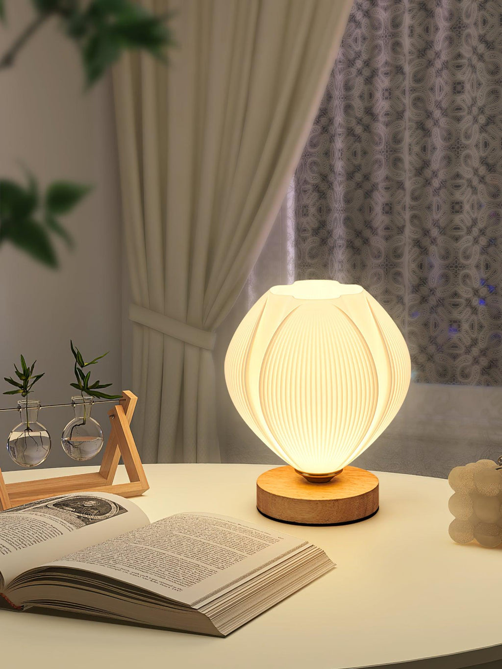 Willy Flower Bud Table Lamp